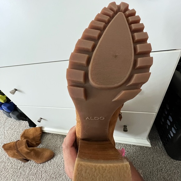 ALDO SUEDE BOOTS! - Picture 3 of 3